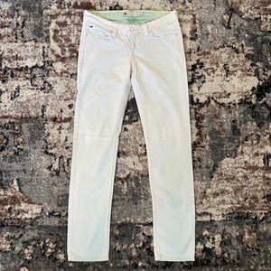 EUC Levi’s white/mint